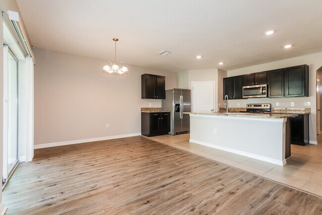 Building Photo - 16471 Little Garden Dr
