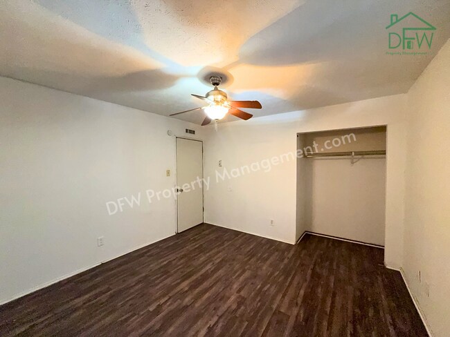 Foto del edificio - Cozy 3-Bedroom Home with Fireplace, Covered Patio & Large Fenced Backyard for Lease