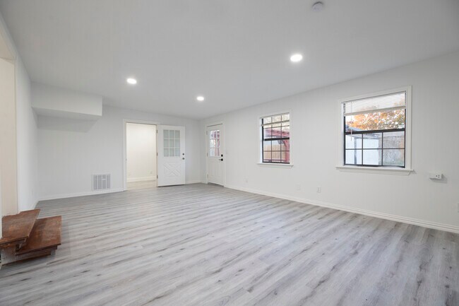 Foto del edificio - 636 Southeast Terrace