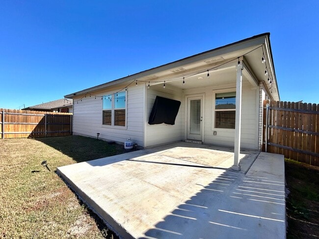 Foto del edificio - Move-In Ready Home with Open Layout & Outdoor Entertaining Space