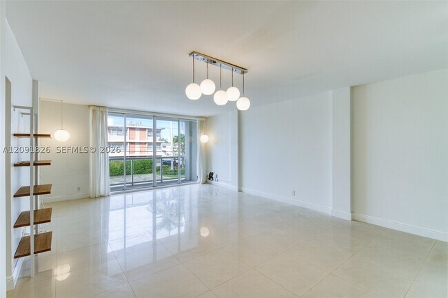 Foto del edificio - 9381 E Bay Harbor Dr