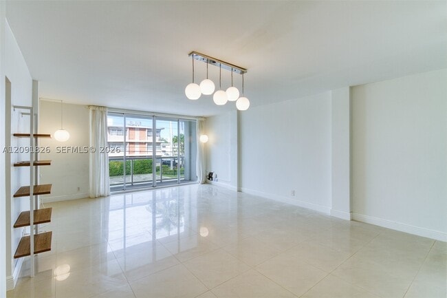 Building Photo - 9381 E Bay Harbor Dr