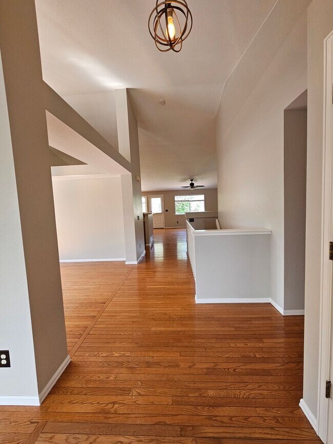 Building Photo - Fabulous Centennial 4 Bed 3 Bath Home w/ L...