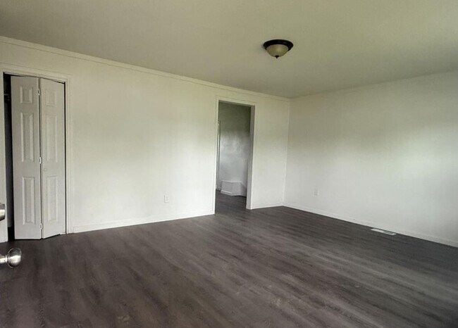 Foto del edificio - For Lease