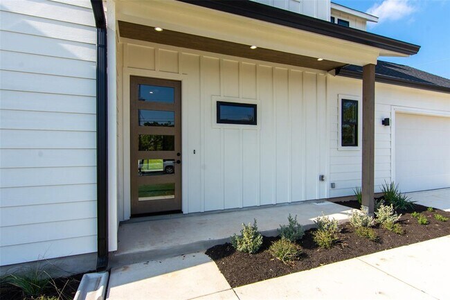 Foto del edificio - 2804 Lawrence Dr