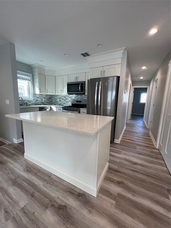 Foto del edificio - 72 Sheridan Ave