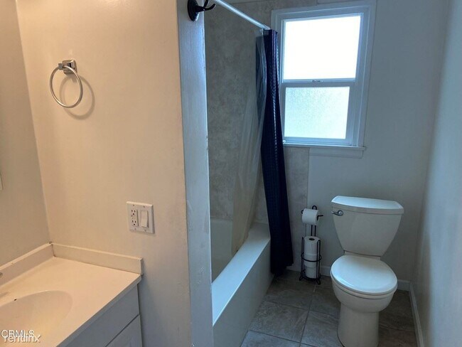 Building Photo - 2 br, 1 bath Duplex - 1521 Saviers Road 1525