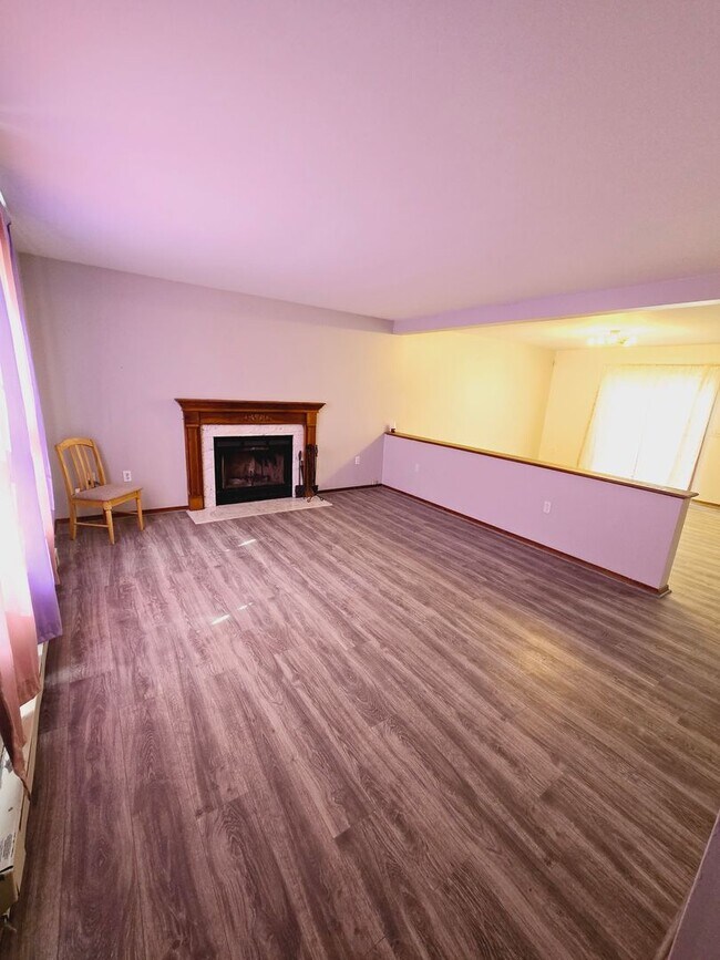 Building Photo - 3BR/1.5BA Cape Cod in an Amenity Filled Co...
