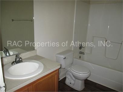 Foto del edificio - 155 Westchester Cir
