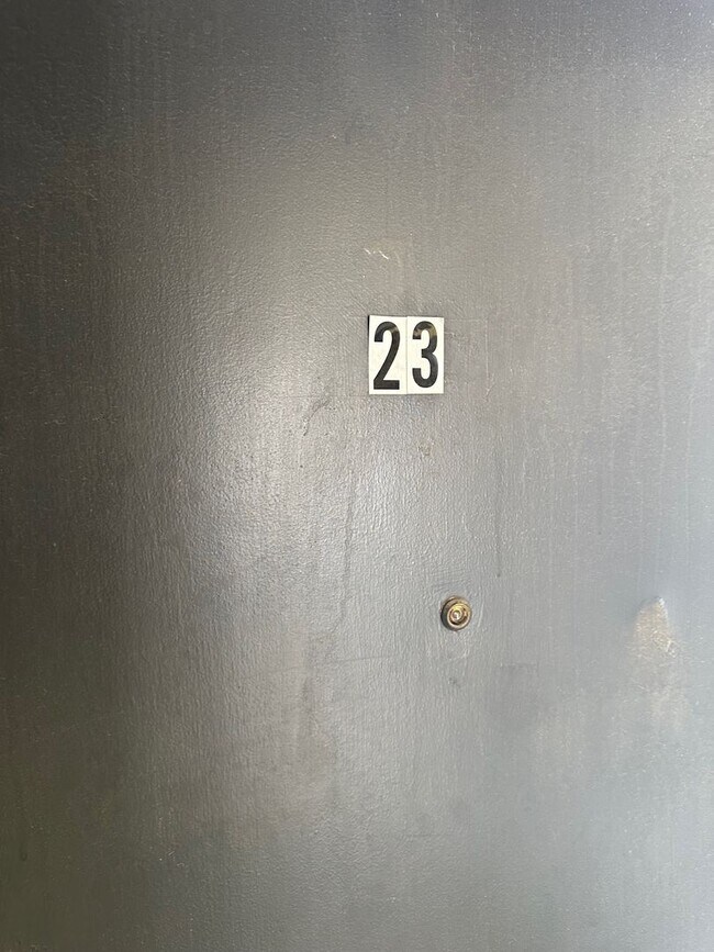 Building Photo - Studio Apartment for Rent!