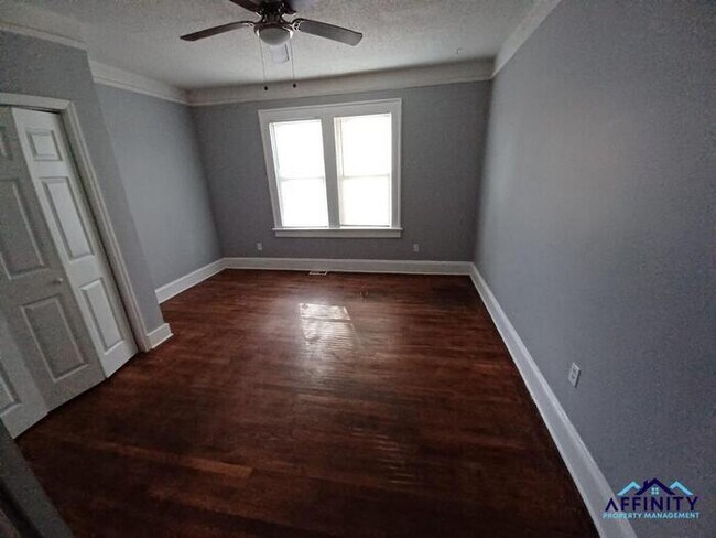 Foto del edificio - 3x1 622 Warren Drive Riverdale, Ga