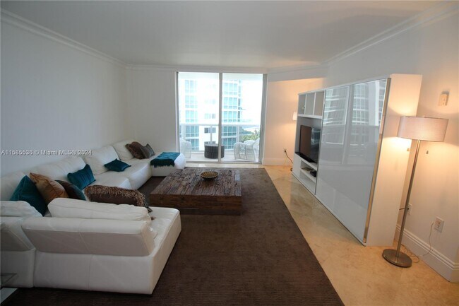 Building Photo - 10275 Collins Ave