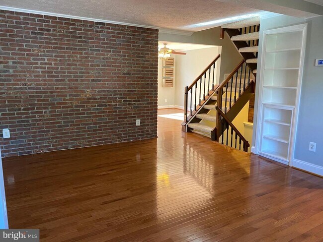 Foto del edificio - 1666 Barnstead Dr