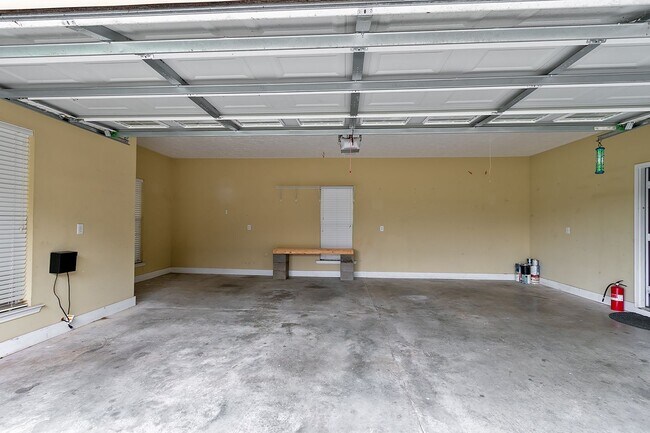 Foto del edificio - Home for Rent in Magnolia Estates