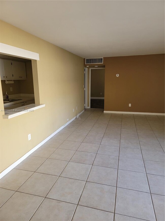 Foto del edificio - 4440 NW 79th Ave