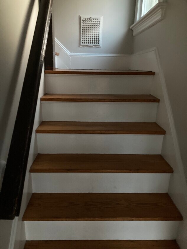 entry steps - 45 Holbrook St