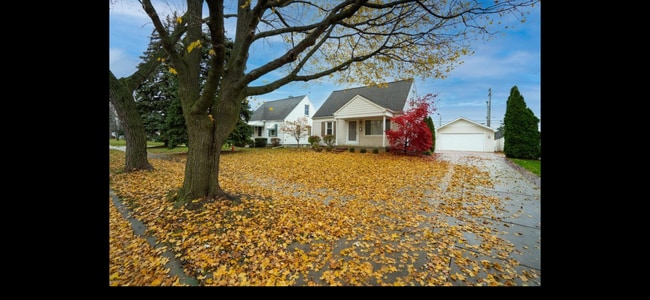 Building Photo - 4252 Mandalay Ave