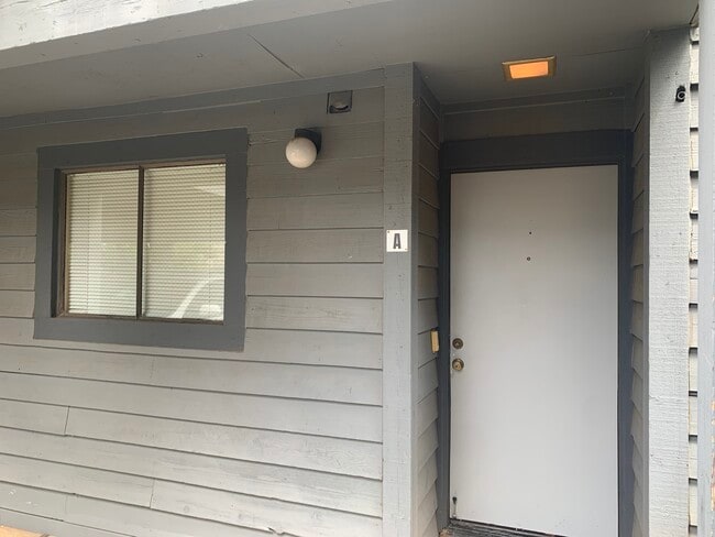 Building Photo - 3180 Country Club Dr
