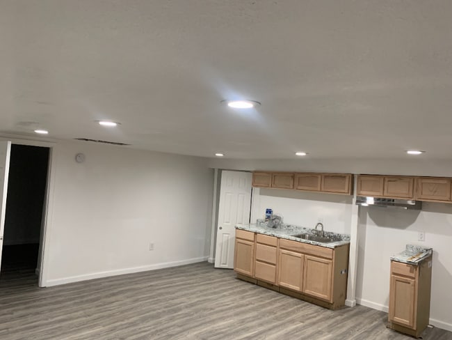 Building Photo - 732 N Victor Ave Building Photo - 732 N Victor Ave