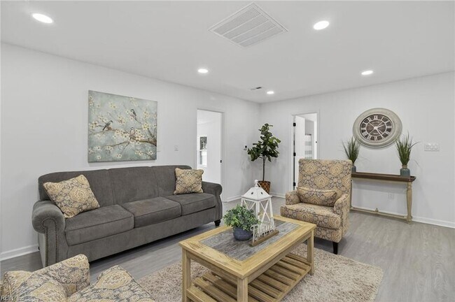 Foto del edificio - 13648 Track Ln