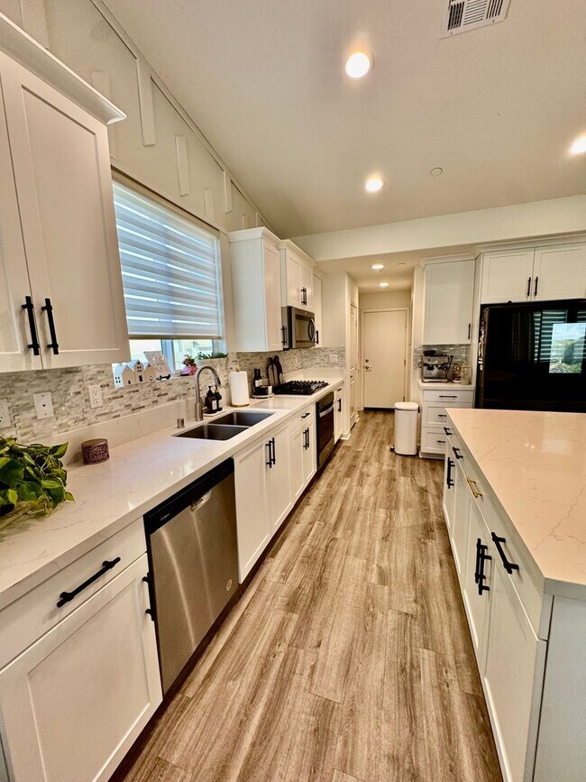 Foto del edificio - 5 Bedroom Home for Rent in Winchester