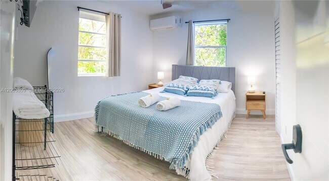 Foto del edificio - 277 NE 55th St