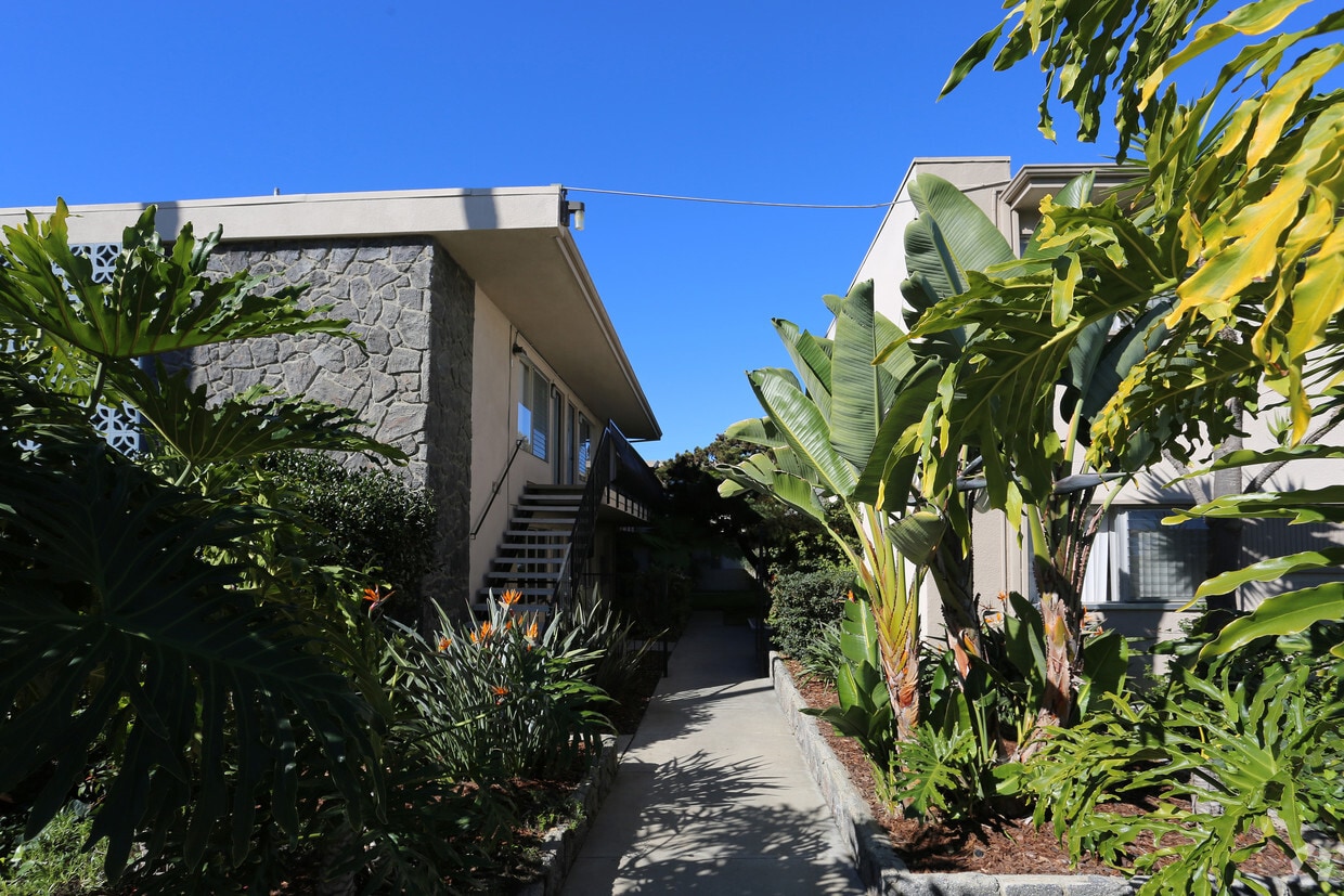 Primary Photo - Debonair Luxury Apartment Homes