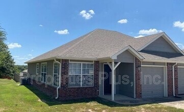 Building Photo - 982 Clearwater Cir