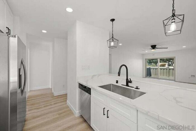 Foto del edificio - 4182 Mount Alifan Pl