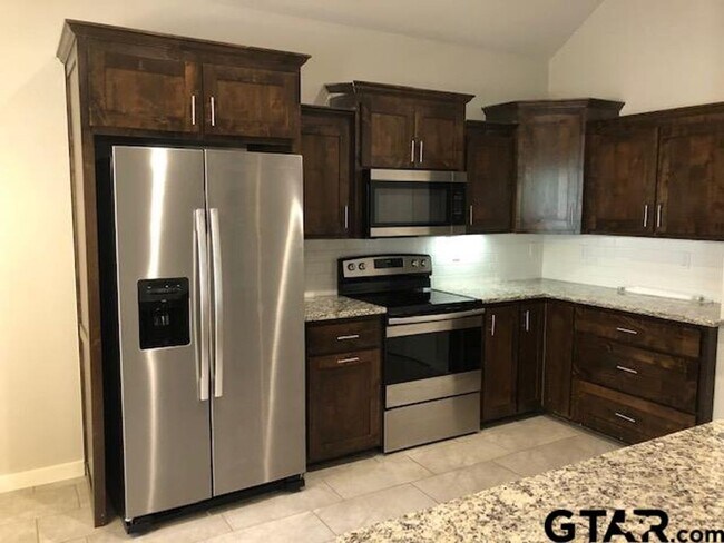 Foto del edificio - 3 bedroom in Whitehouse!