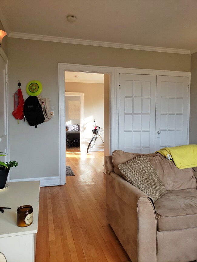 Building Photo - 1925 Grove Ave