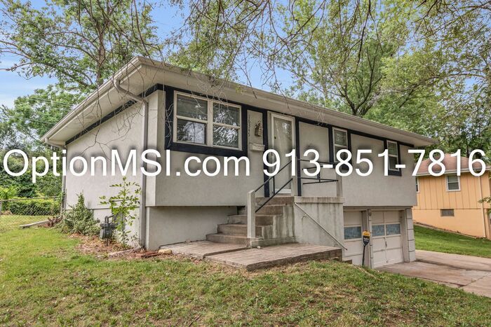 Primary Photo - Freshly remodeled in Independence
