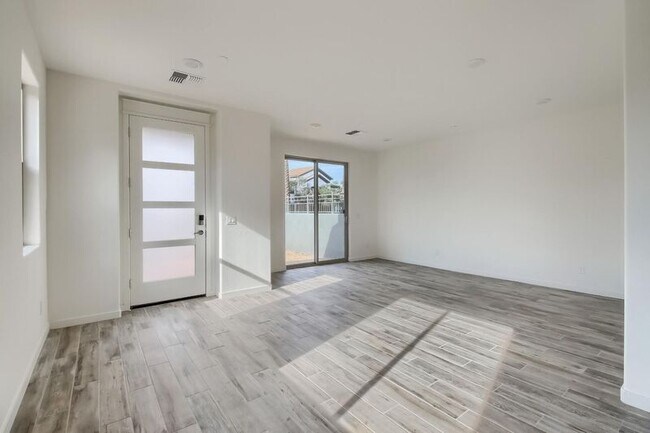 Building Photo - 300 N Gila Springs Blvd