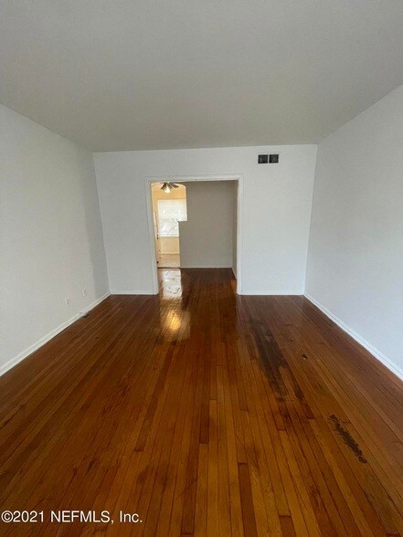 Foto del edificio - 1529 McDuff Ave S