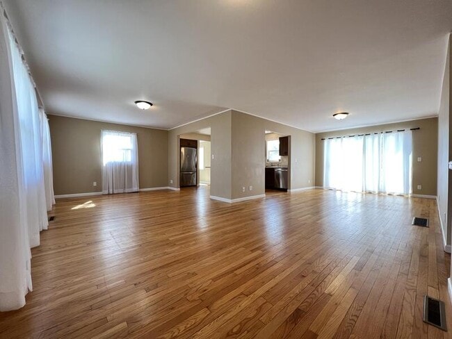 Foto del edificio - 651 42nd St NE