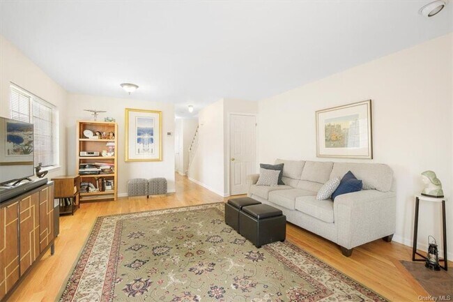 Foto del edificio - 301 Covington Green Ln