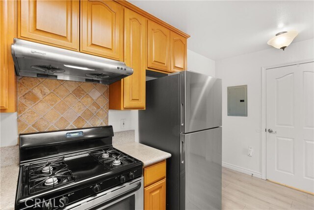 Foto del edificio - 17888 Alburtis Ave