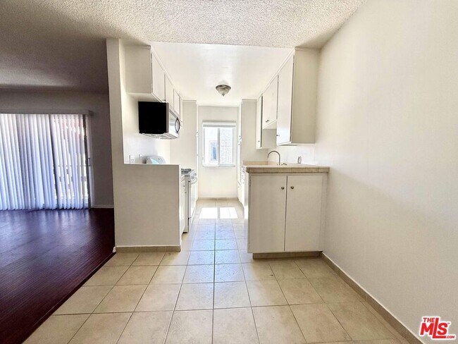 Foto del edificio - 515 N Alfred St