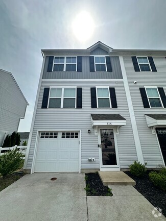 Building Photo - 424 Sitka Spruce Ln