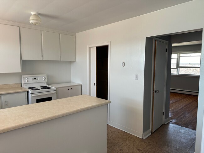 Photo du bâtiment - ** 1 MONTH RENT FREE** CHARMING 2-BEDROOM ...