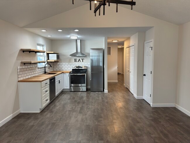 Building Photo - 1402 Ekin Ave