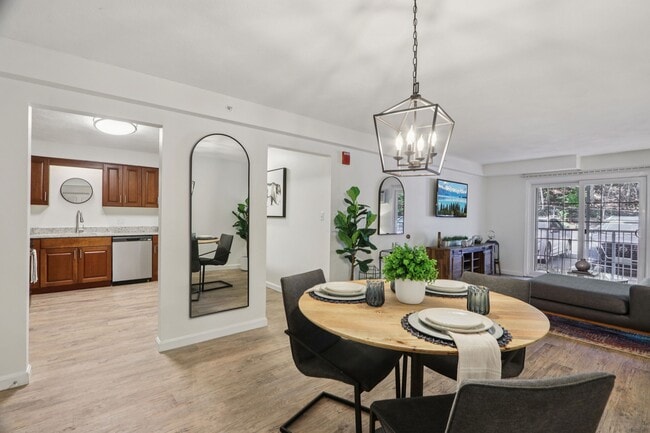 Building Photo - Heritage at the River