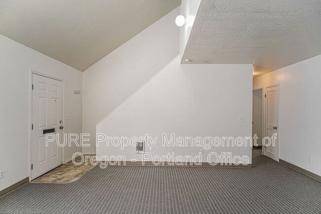 Building Photo - 3602 N Gantenbein Ave