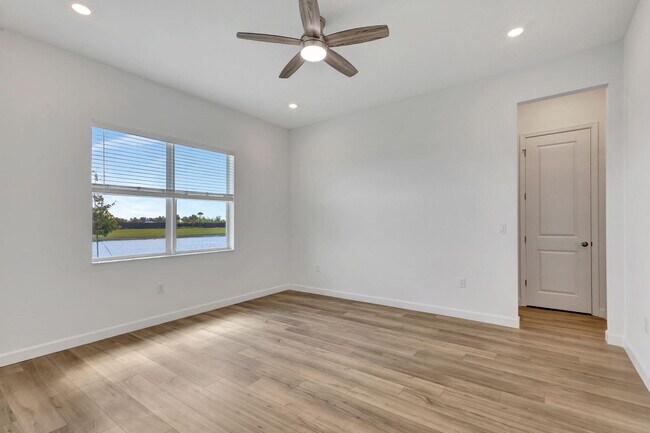 Building Photo - 1104 SE Crosswood Wy