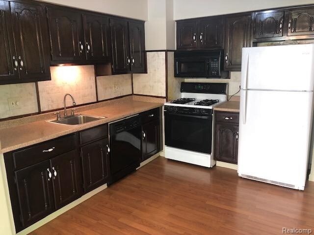 Building Photo - 41683 Bedford Dr