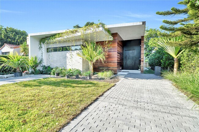 Foto del edificio - 34 SW 26th Rd