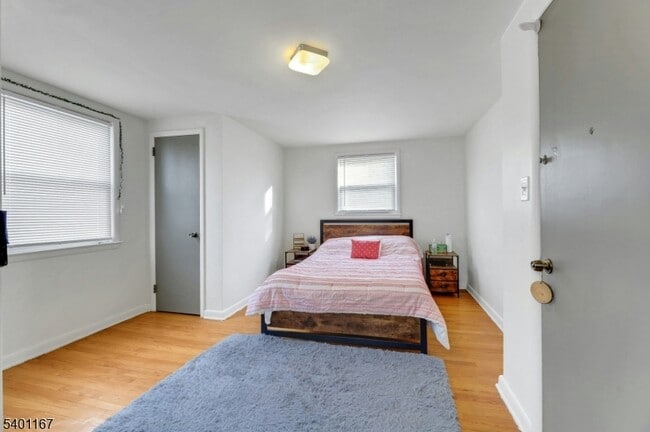 Building Photo - 188 Luddington Ave