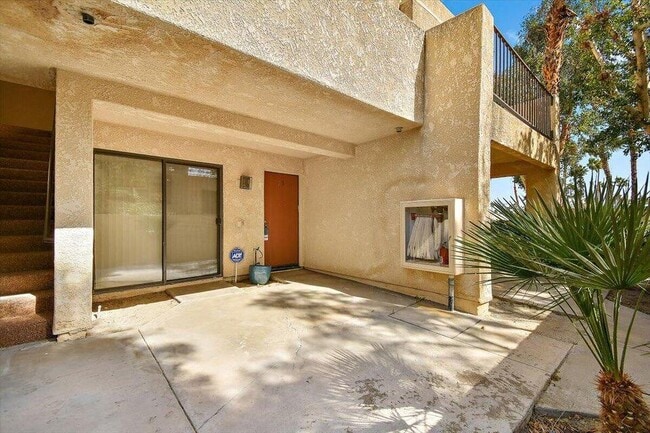 Building Photo - 200 E Racquet Club Rd