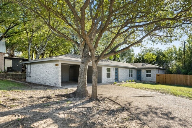 Building Photo - 2303 Metcalfe Rd