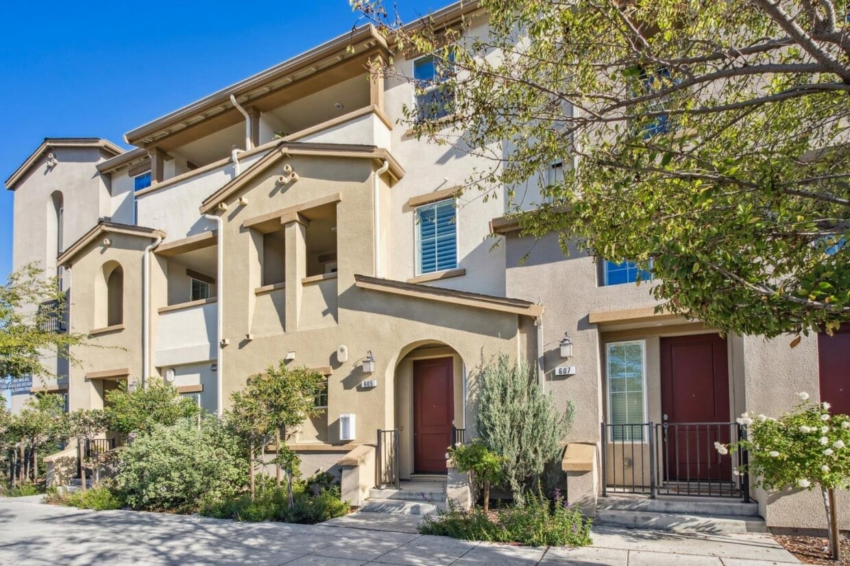 Foto principal - 605 El Camino Real